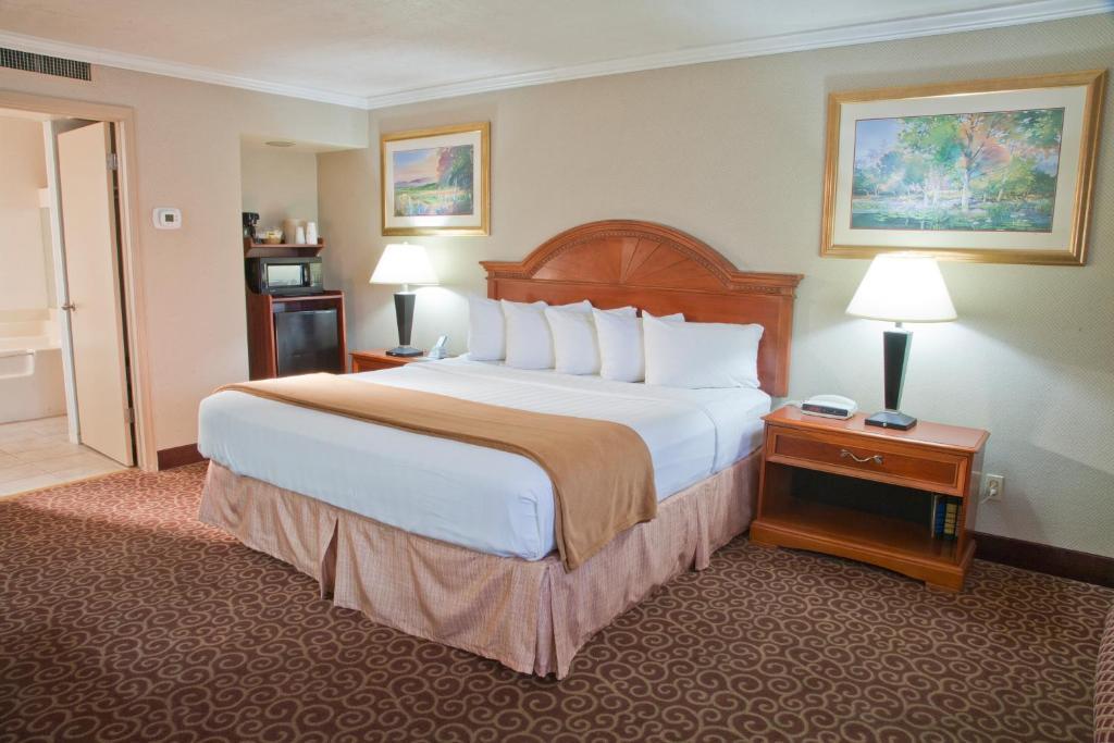 מונטרוז Red Arrow Inn & Suites, A Travelodge By Wyndham חדר תמונה