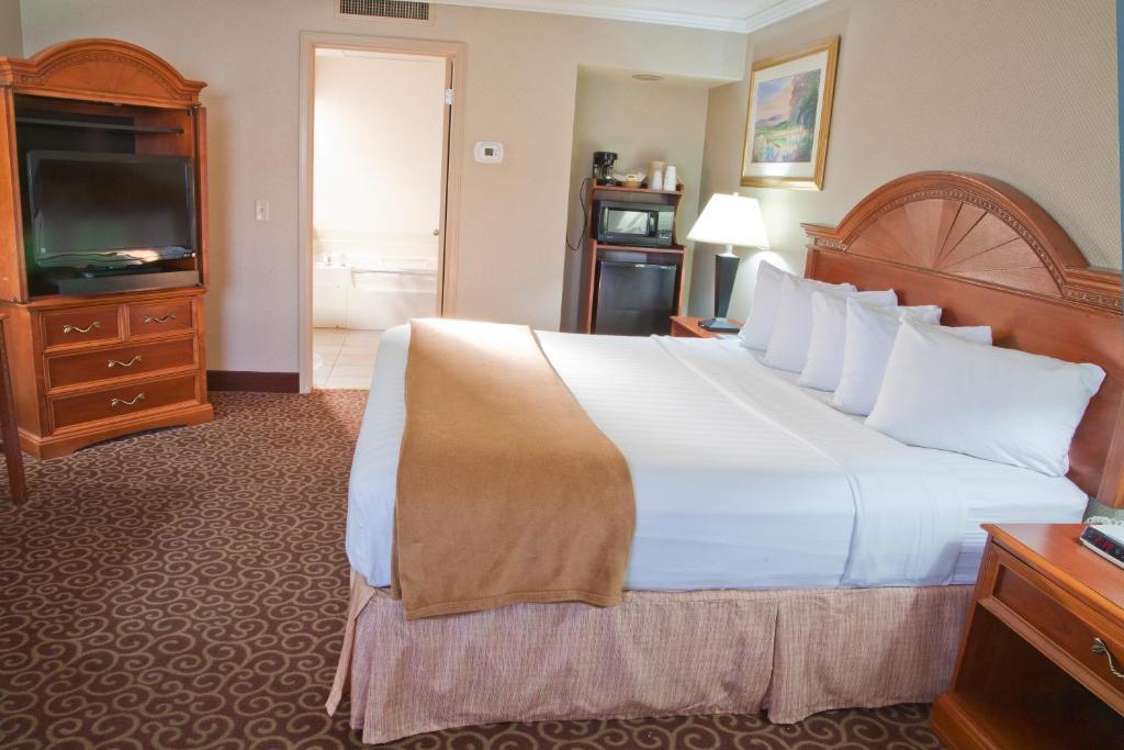 מונטרוז Red Arrow Inn & Suites, A Travelodge By Wyndham חדר תמונה