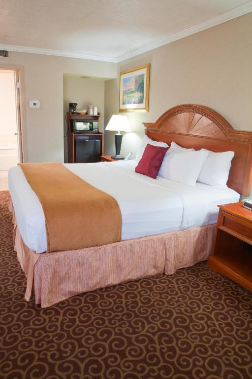 מונטרוז Red Arrow Inn & Suites, A Travelodge By Wyndham חדר תמונה