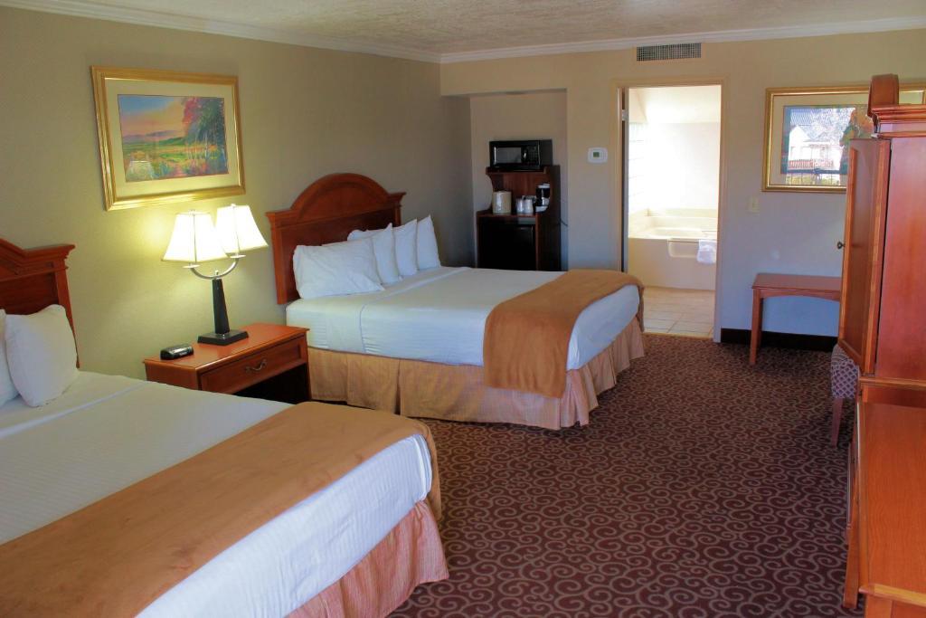 מונטרוז Red Arrow Inn & Suites, A Travelodge By Wyndham חדר תמונה