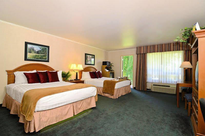 מונטרוז Red Arrow Inn & Suites, A Travelodge By Wyndham מראה חיצוני תמונה